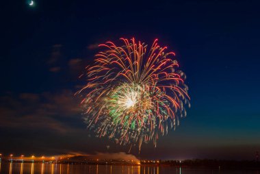 Havai fişekler. Şenlik selamı