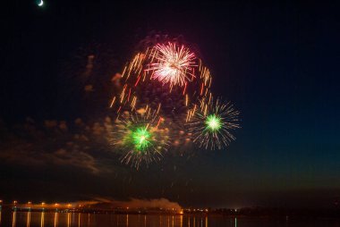 Havai fişekler. Şenlik selamı