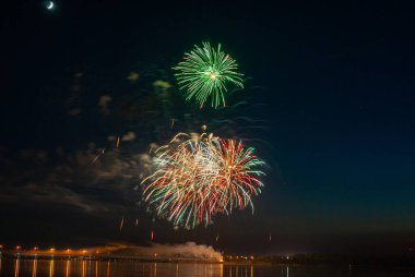Havai fişekler. Şenlik selamı