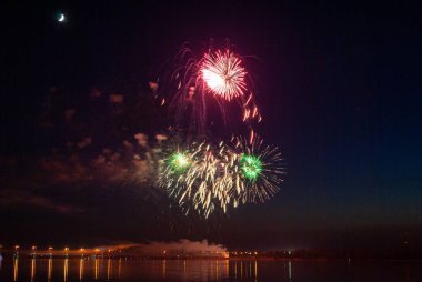 Havai fişekler. Şenlik selamı