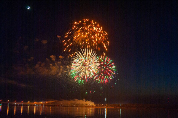 Фейерверк. праздничный салют