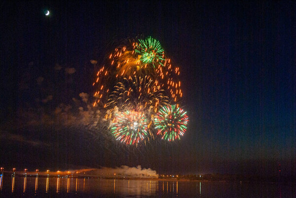 Фейерверк. праздничный салют