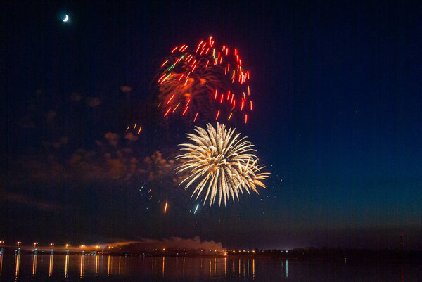 Фейерверк. праздничный салют