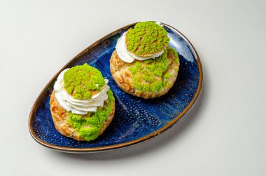 Kremalı turta mantarı.