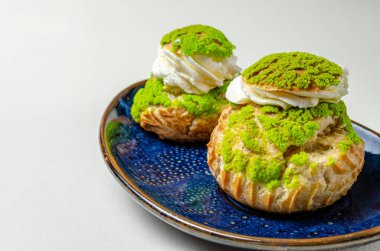 Kremalı turta mantarı.