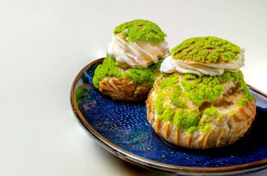 Kremalı turta mantarı.