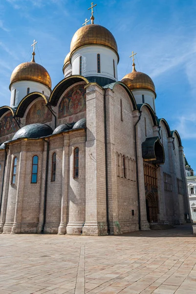 Die Mariä-Himmelfahrt-Kathedrale im Moskauer Kreml — Stockfoto
