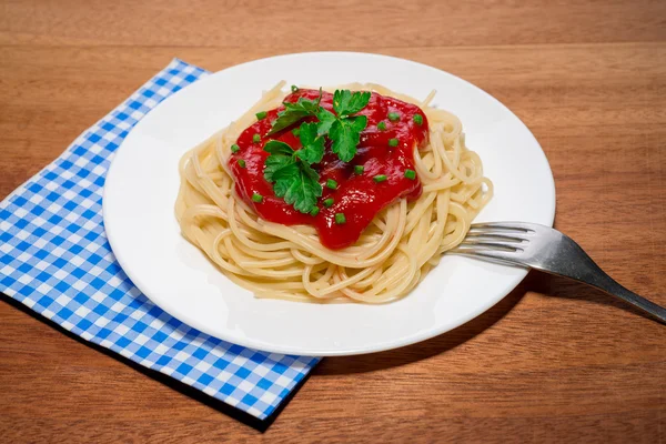 熱いパスタ (スパゲッ ティー) のトマト煮込み — ストック写真