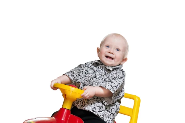 Beyaz zemin üzerinde bir çocuk