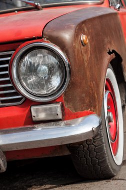 paslı eski model araba fender