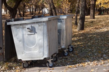 çöp kutularını Park