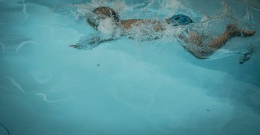 Çocuk psikolojisi koleksiyonu. Kelimelerle nasıl açıklayacağını bilmediği çocuk duygularını ne sıklıkla düşünürüz? Gözyaşı havuzunda ıslak çocuk, çokça çocukluk ebeveyn ilişkisinin sembolü.