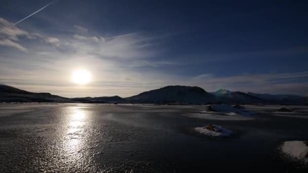 Lago congelado na charneca rannoch — Vídeo de Stock