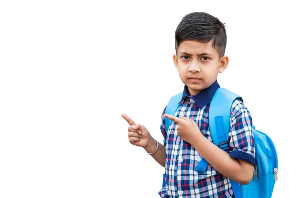 Joven Estudiante Asiático Indio Uniforme Con Mochila Apuntando Sobre Fondo — Foto de Stock