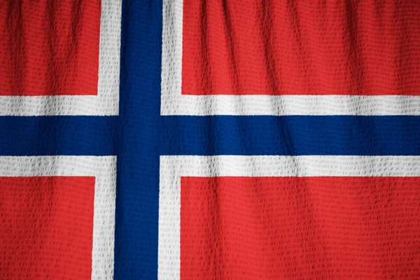 Gros plan du drapeau de Norvège froissé, drapeau de Norvège soufflant dans le vent — Photo