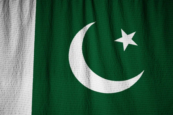 Primo piano della Bandiera del Pakistan increspata, Bandiera del Pakistan che soffia nel vento — Foto Stock