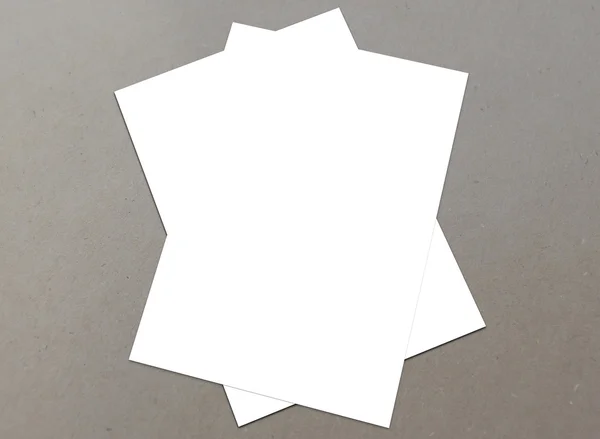 Livro branco em branco coleção de panfletos A-4 no chão — Fotografia de Stock