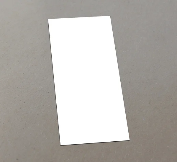 Folleto de papel blanco en blanco (4 "x 8") en el suelo — Foto de Stock