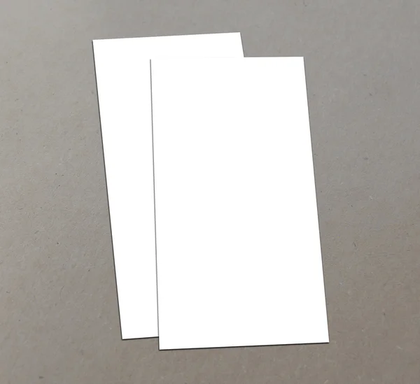 Folleto de papel blanco en blanco (4 "x 8") en el suelo — Foto de Stock