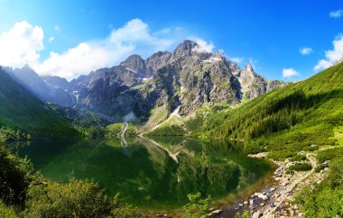 Tatra Dağları ve Polonya denizin göz