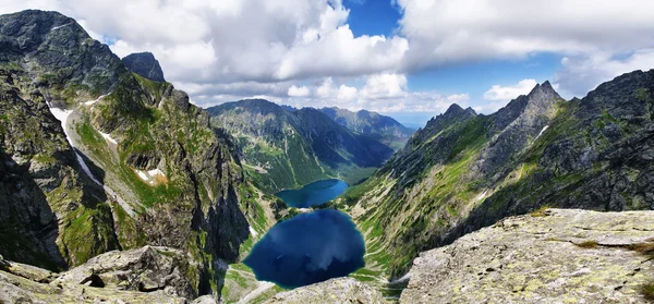 Hermoso paisaje de las montañas de Tatra en la zona del Ojo del Mar —  Fotos de Stock