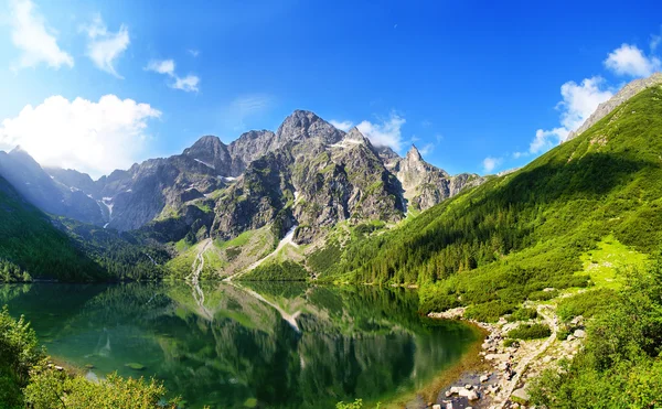 Tatra mountains and Eye of the Sea in Poland — Stock Photo, Image