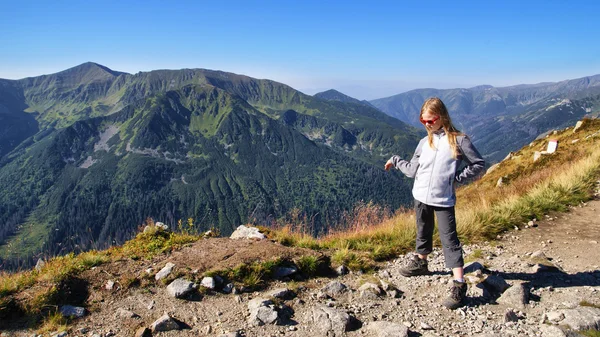 Little girl on vacation in the mountains — Stock Photo, Image