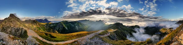 Hermoso panorama de las montañas de Tatra, jalá —  Fotos de Stock