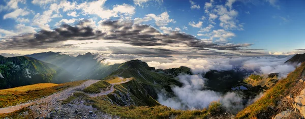 Hermoso panorama de las montañas de Tatra, jalá —  Fotos de Stock