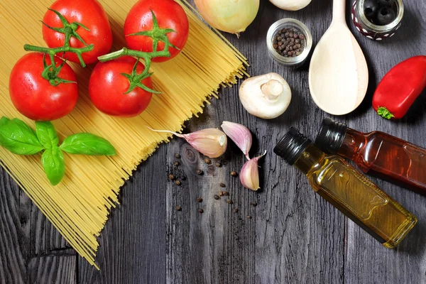 Fresh vegetables, oil and pasta — Stock Photo, Image