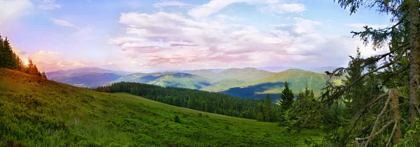 Bellissimo panorama delle montagne — Foto Stock