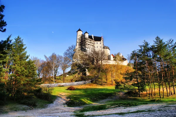 Vista do castelo medieval em Bobolice, Polônia — Fotografia de Stock
