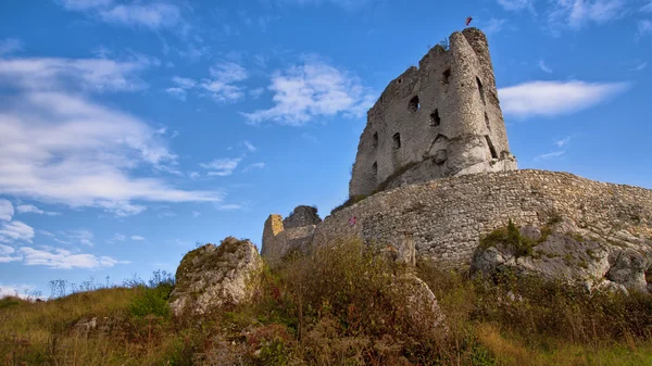 Ruinerna av Mirow slott nära Bobolice, Polen — Stockfoto