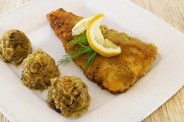Fried fish with cabbage and mushrooms — Stock Photo, Image