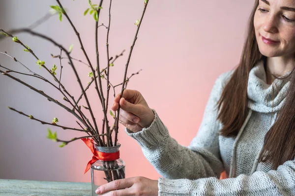 Young Woman Sweater Admiring Branches First Fresh Green Leaves Stand — Stock Photo, Image