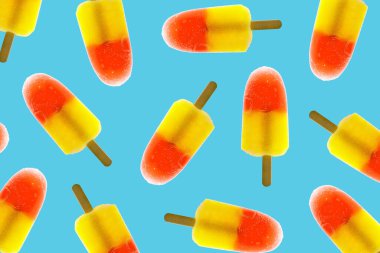 Mavi arka planda sarı kırmızı, ferahlatıcı, lezzetli bir dondurma deseni. Parlak yaz havası kavramı.