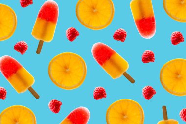 Sarı kırmızı, ferahlatıcı lezzetli dondurma, taze ahududu ve mavi arka planda portakal dilimleri. Parlak yaz havası kavramı.