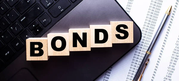 Het Woord Bonds Staat Houten Blokjes Bij Het Handvat — Stockfoto