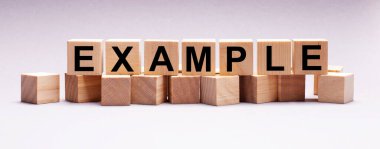 Hafif bir arkaplanda, örnek sözcüğüyle ahşap küpler