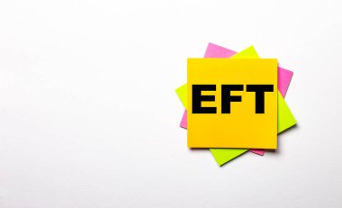 Açık arkaplanda - EFT yazılı parlak renkli çıkartmalar. Boşluğu kopyala