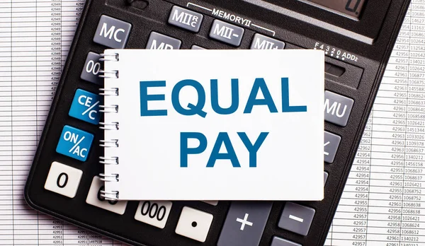 Столі Представлені Звіти Калькулятор Картка Словами Equal Pay Ньому Концепція — стокове фото