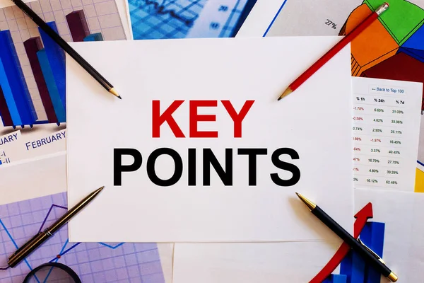 Слова Key Points Написаны Белом Фоне Рядом Цветными Графиками Ручками — стоковое фото