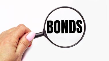 Kadının eli, üzerinde 