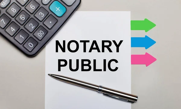 Світло Сірому Тлі Калькулятор Білий Аркуш Текстом Notary Public Ручка — стокове фото