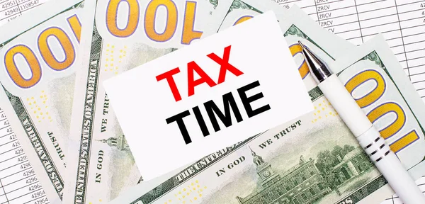 Pozadí Zpráv Dolarů Bílé Pero Karta Textem Tax Time Obchodní — Stock fotografie