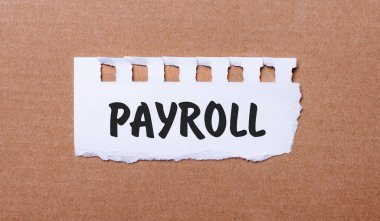 Kahverengi arka planda, beyaz kağıtta yazılar var.