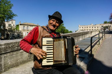 Müzisyen Callejero, Plaza del Palacio, Avignon, Francia, Europa