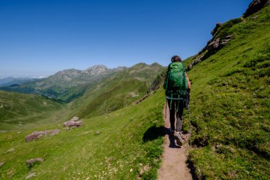Yükselen Ayous zirvesi, Ayous göl turu, Pireneler Ulusal Parkı, Pireneler Atlantikleri, Fransa