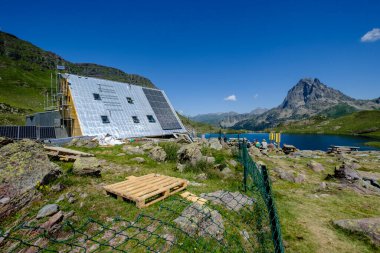 Ayous kulübesinde, Gentau Gölü 'nde, Ayous Gölü' nde, Pireneler Ulusal Parkı 'nda, Pireneler Atlantik' te, Fransa 'da