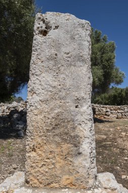 Menhir anısına J. Corominas Roca, Capocorb Vell, Llucmajor, Mallorca, Balearic Adaları, İspanya